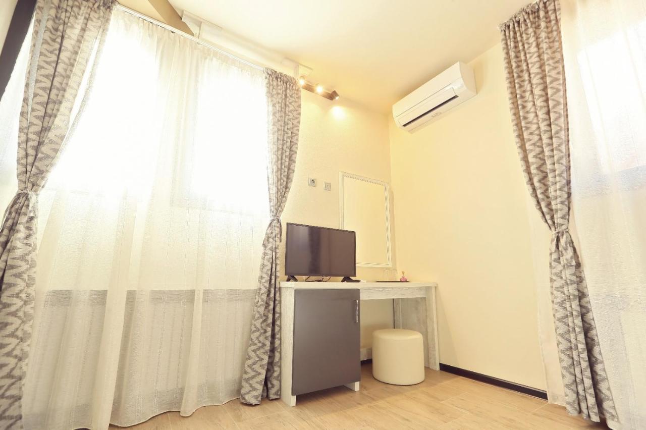 Dezire Guesthouse Băile 1. Mai Eksteriør bilde