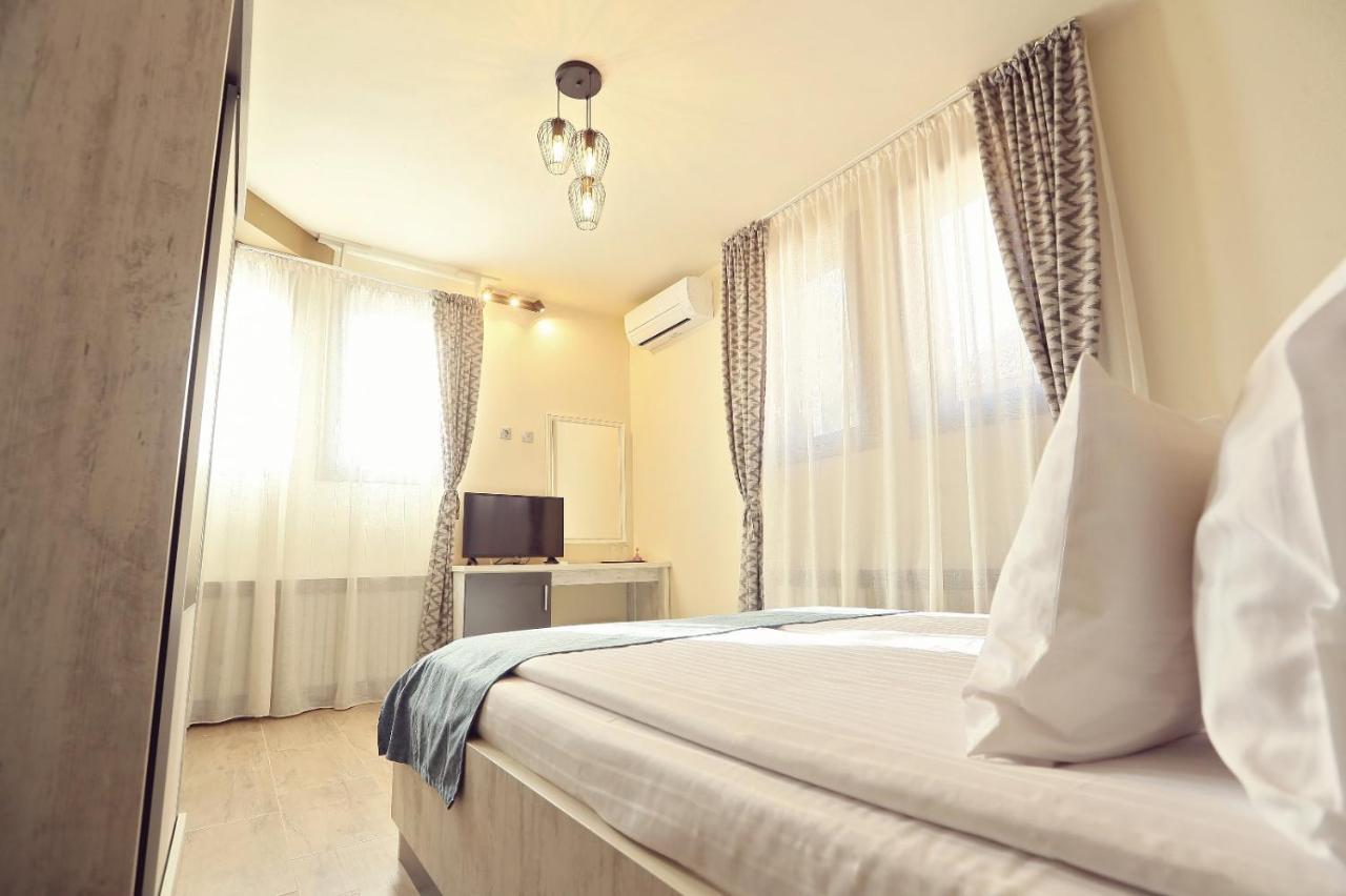 Dezire Guesthouse Băile 1. Mai Eksteriør bilde